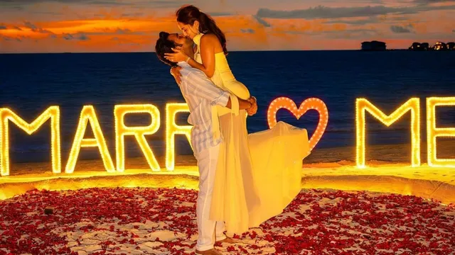 aadar-jain-gets-engaged-to-alekha-advani-during-romantic-beach-proposal-kareena-kapoor-reacts